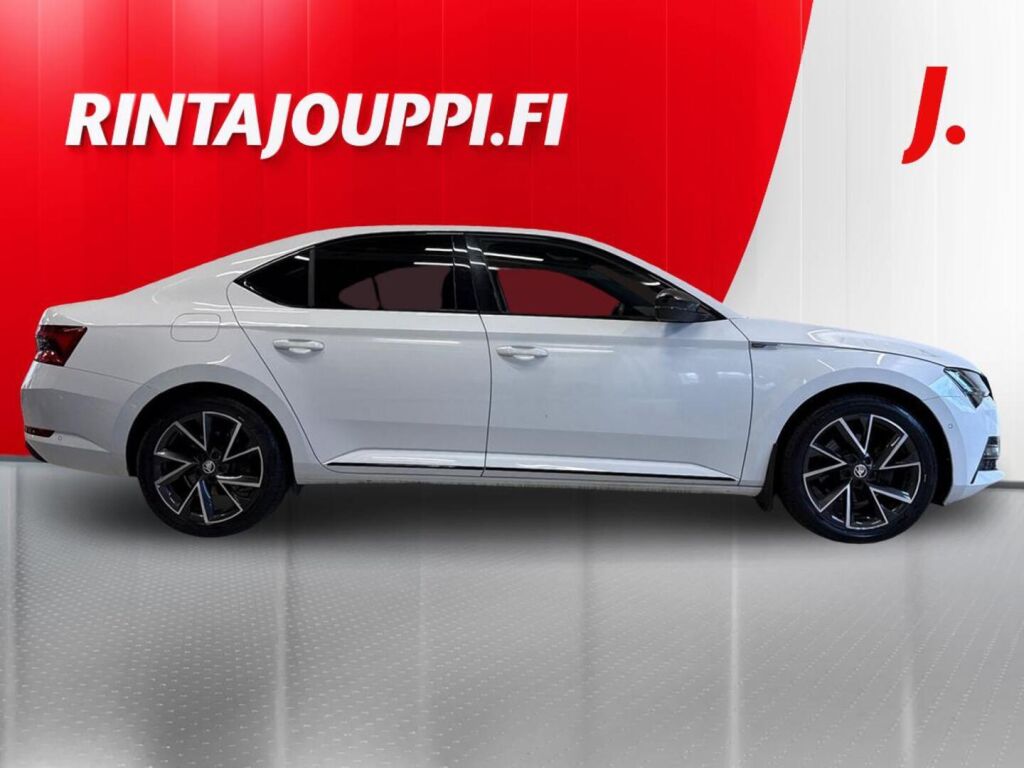 Skoda Superb 2023 Valkoinen