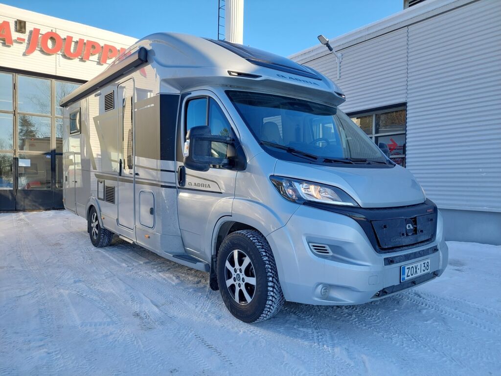 Adria MATRIX SUPREME 670 SC 2023 Harmaa