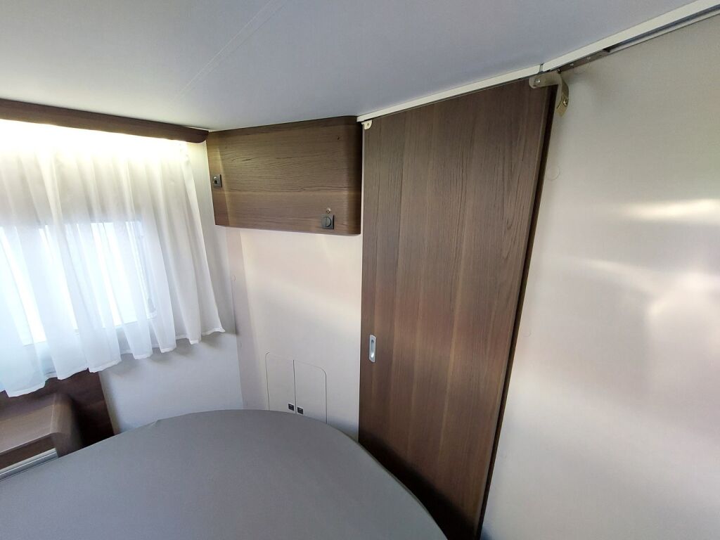 Adria MATRIX SUPREME 670 SC 2023 Harmaa