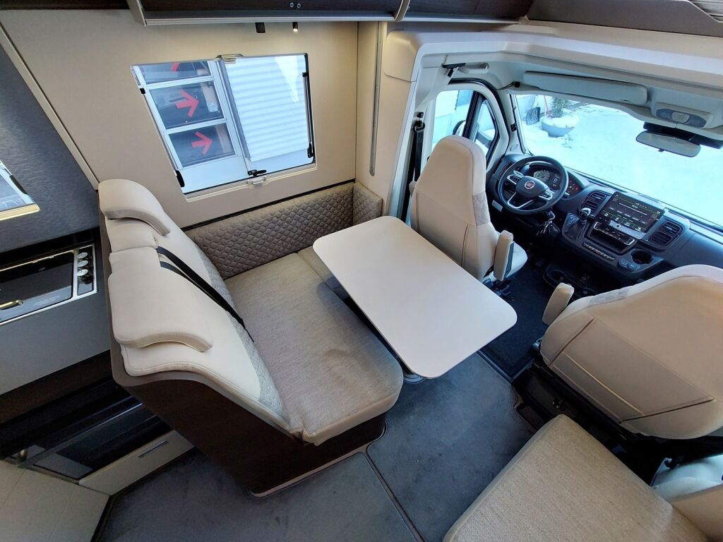 Adria MATRIX SUPREME 670 SC 2023 Harmaa