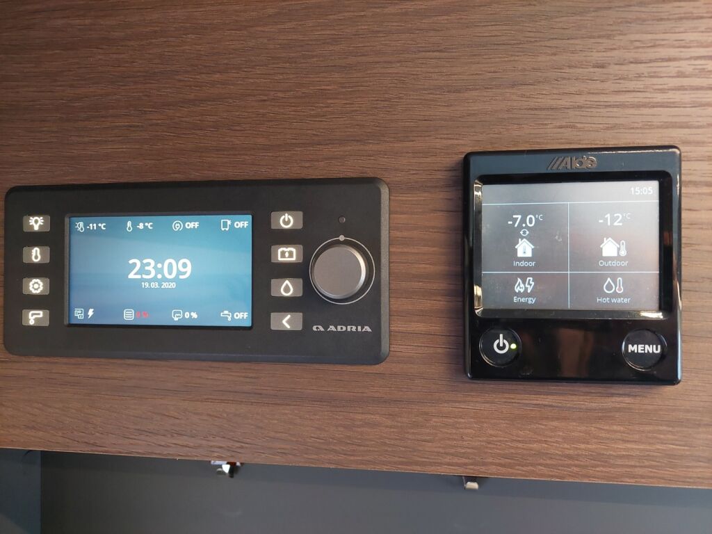 Adria MATRIX SUPREME 670 SC 2023 Harmaa