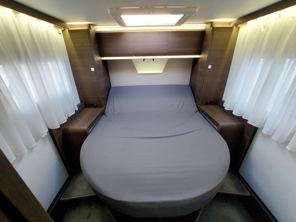 Adria MATRIX SUPREME 670 SC 2023 Harmaa