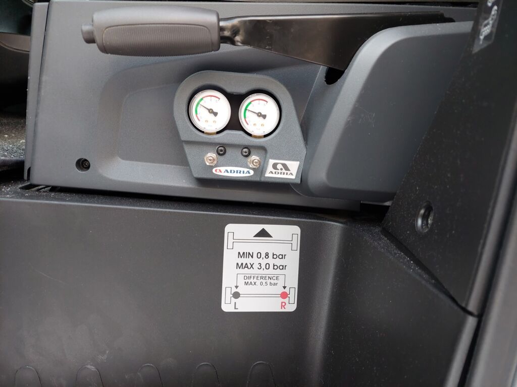 Adria MATRIX SUPREME 670 SC 2023 Harmaa