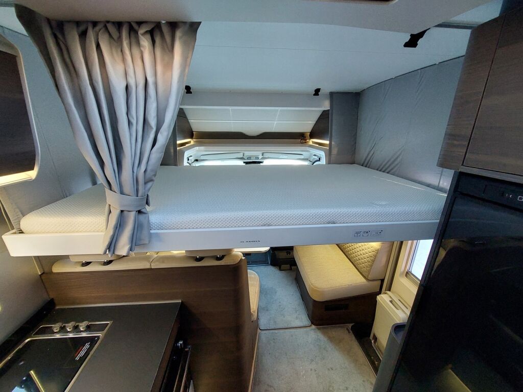 Adria MATRIX SUPREME 670 SC 2023 Harmaa
