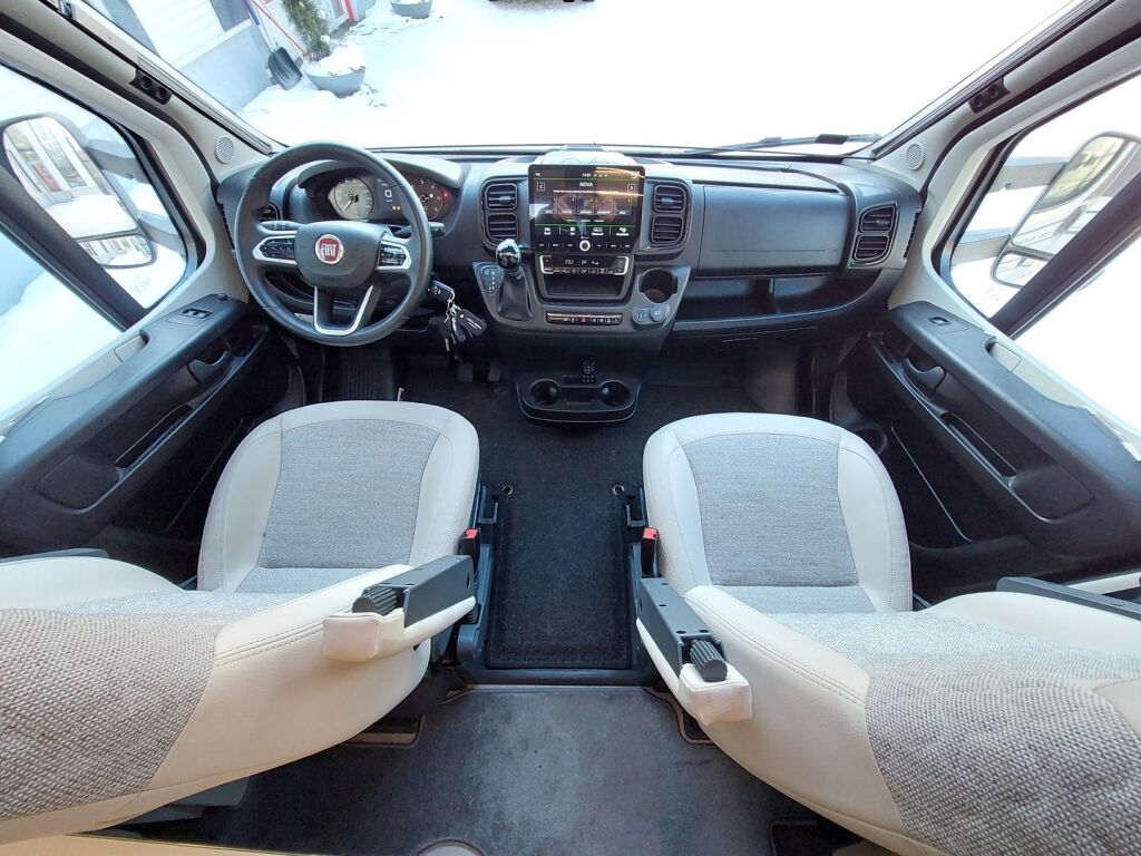 Adria MATRIX SUPREME 670 SC 2023 Harmaa