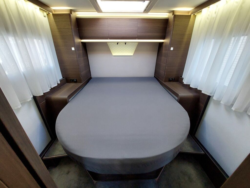 Adria MATRIX SUPREME 670 SC 2023 Harmaa