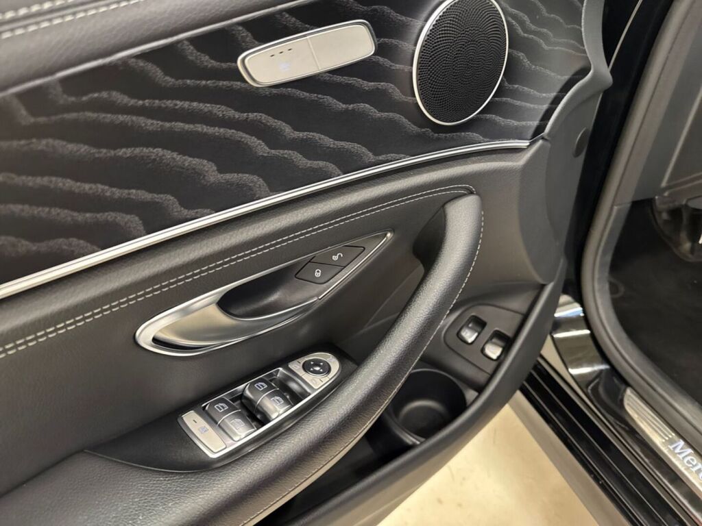 Mercedes-Benz E 2023 Musta