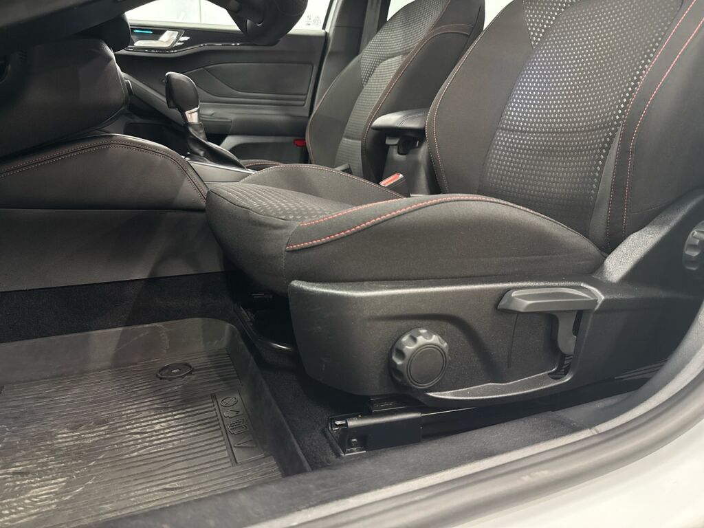 Ford Focus 2023 Valkoinen