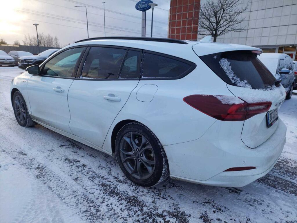 Ford Focus 2023 Valkoinen