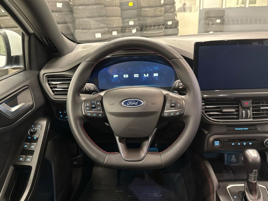 Ford Focus 2023 Valkoinen