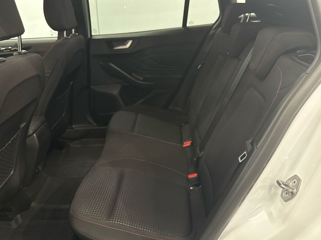 Ford Focus 2023 Valkoinen