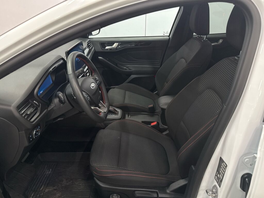 Ford Focus 2023 Valkoinen