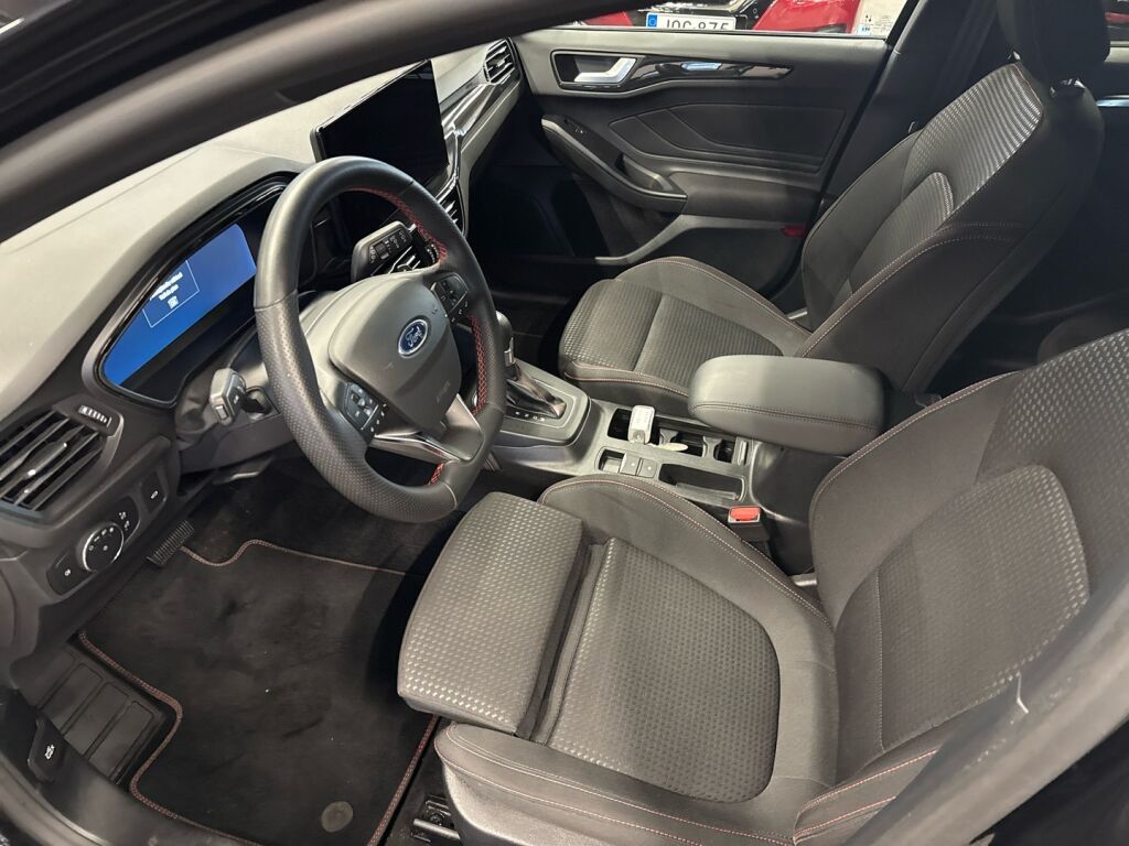 Ford Focus 2023 Musta