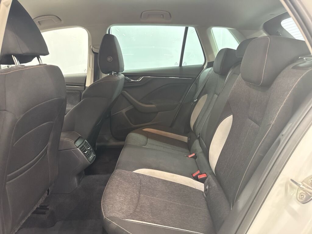 Skoda Kamiq 2023 Valkoinen