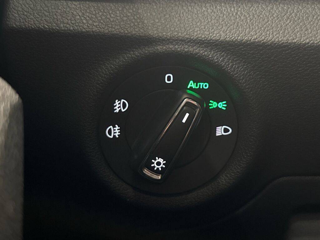 Skoda Kamiq 2023 Valkoinen