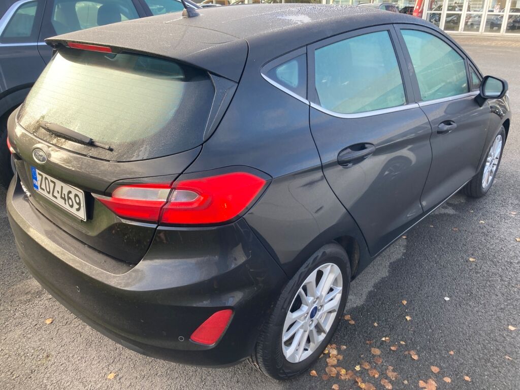 Ford Fiesta 2023 Metallinhohto Musta (Agate Black Metallic)