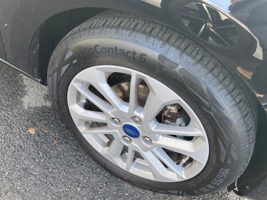 Ford Fiesta 2023 Metallinhohto Musta (Agate Black Metallic)