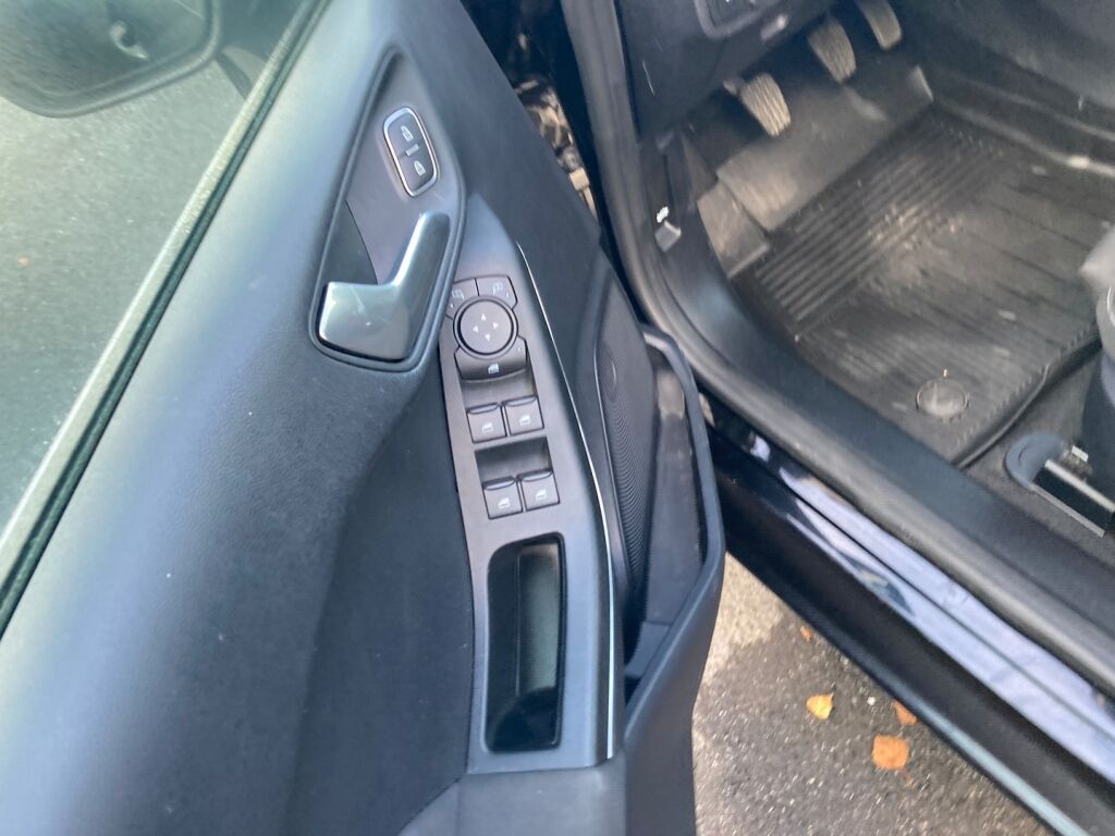 Ford Fiesta 2023 Metallinhohto Musta (Agate Black Metallic)