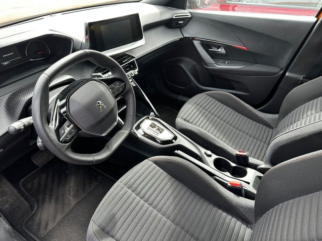 Peugeot 2008 2023 Oranssi