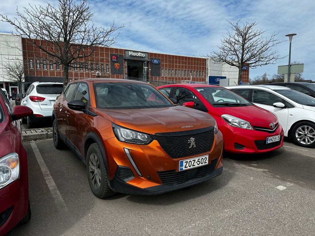 Peugeot 2008 2023 Oranssi