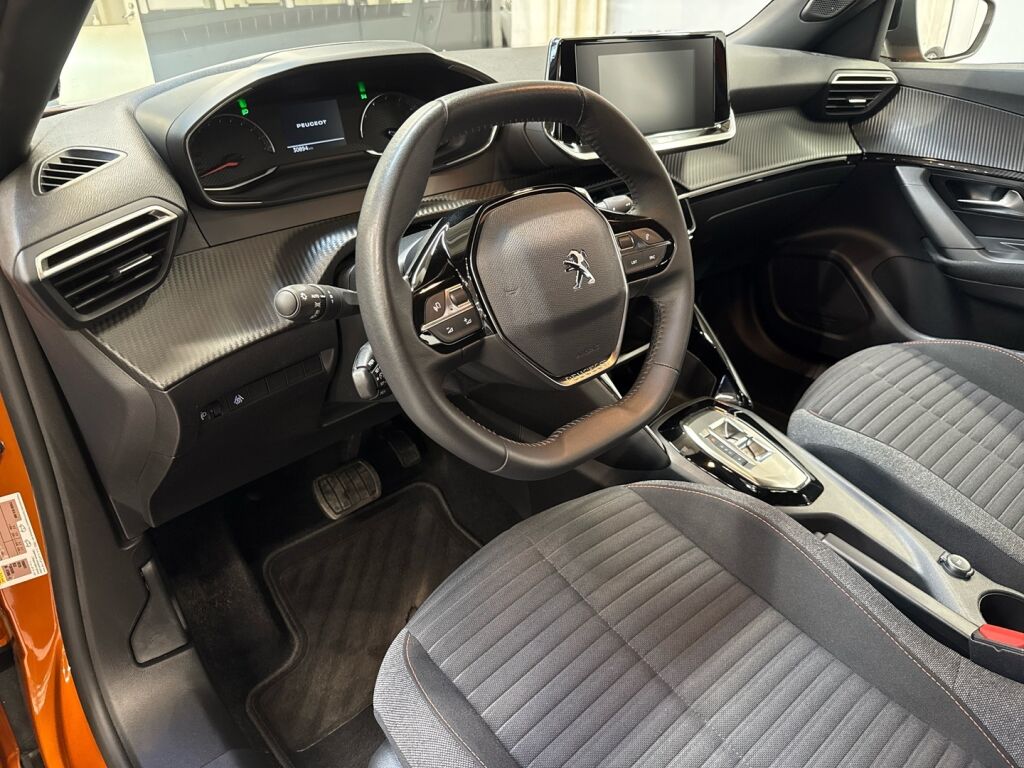 Peugeot 2008 2023 Oranssi
