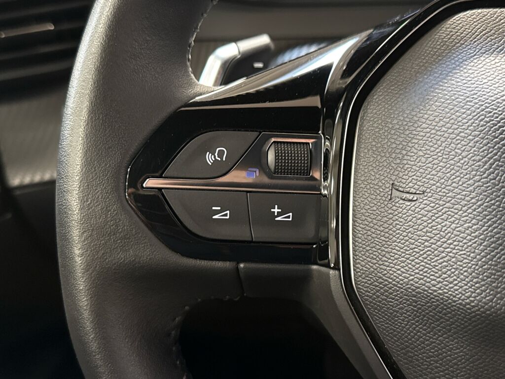 Peugeot 2008 2023 Oranssi