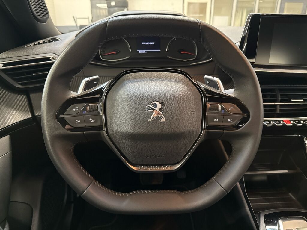Peugeot 2008 2023 Oranssi