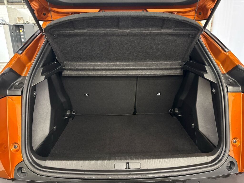 Peugeot 2008 2023 Oranssi