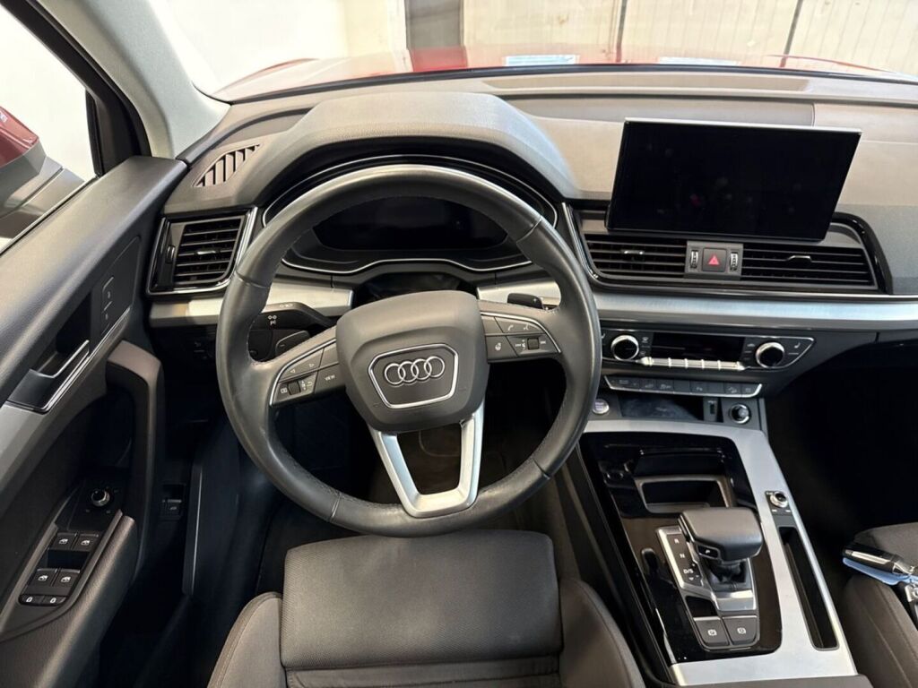 Audi Q5 2023 Punainen