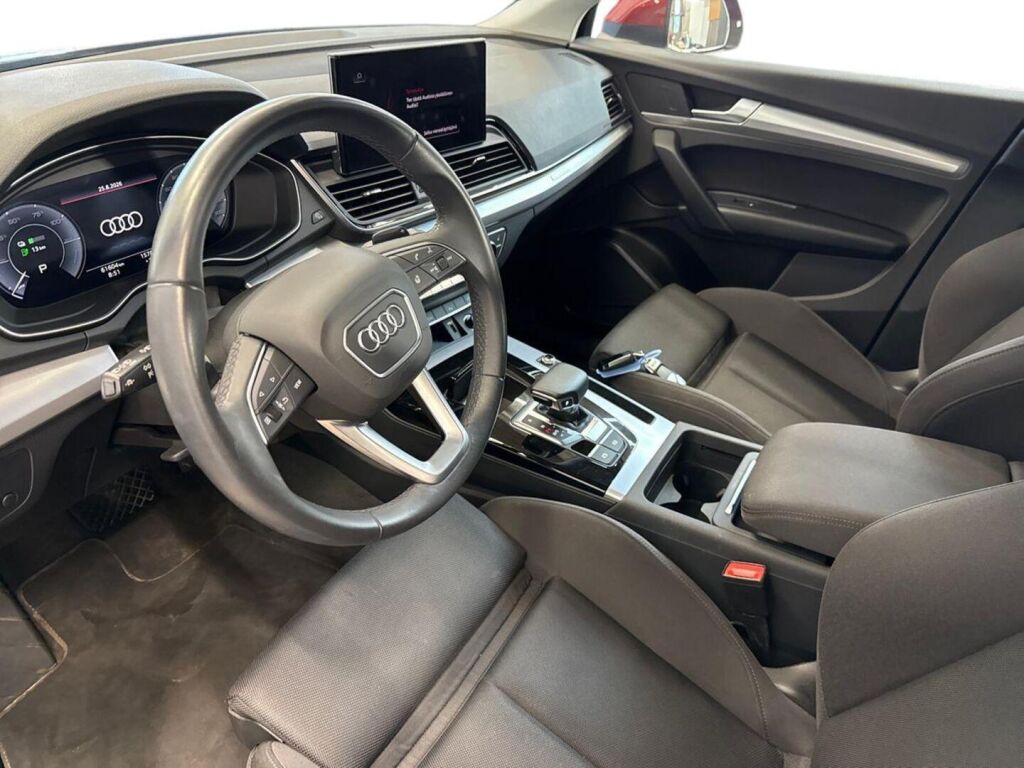 Audi Q5 2023 Punainen
