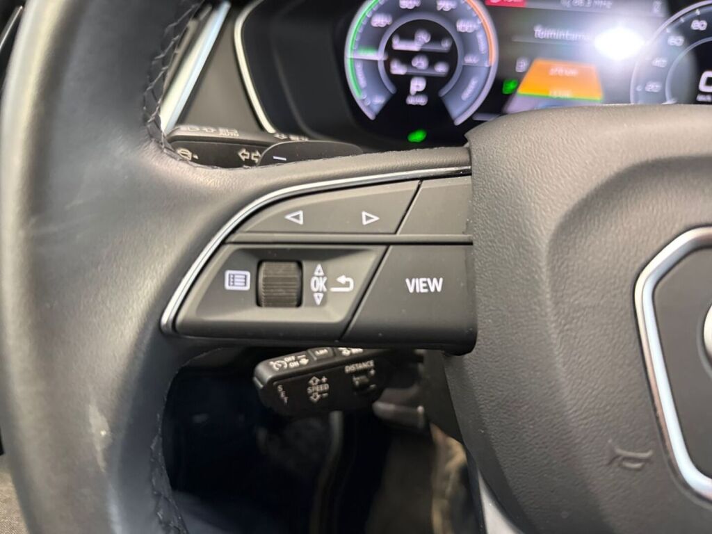 Audi Q5 2023 Punainen
