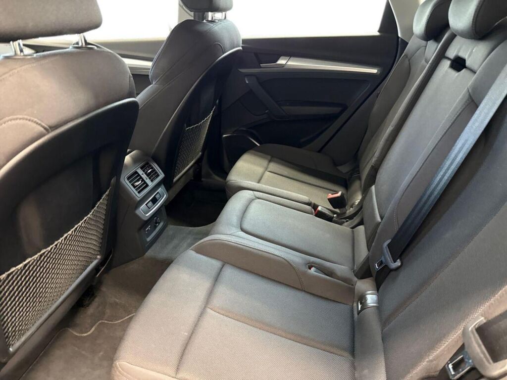 Audi Q5 2023 Punainen