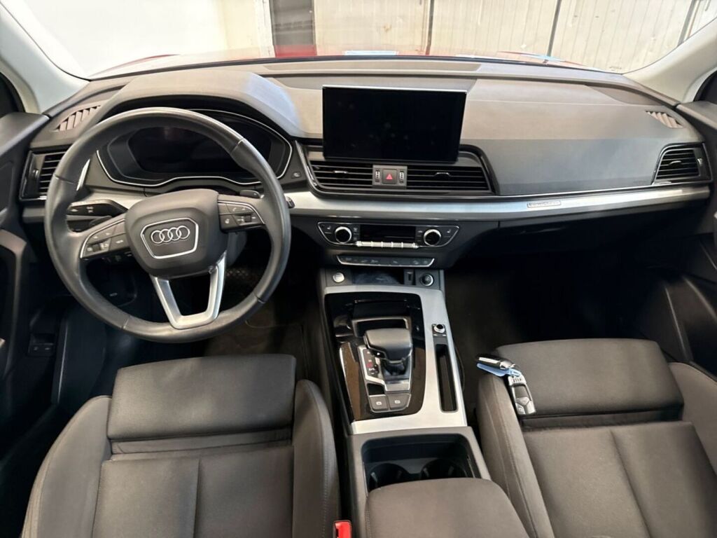 Audi Q5 2023 Punainen