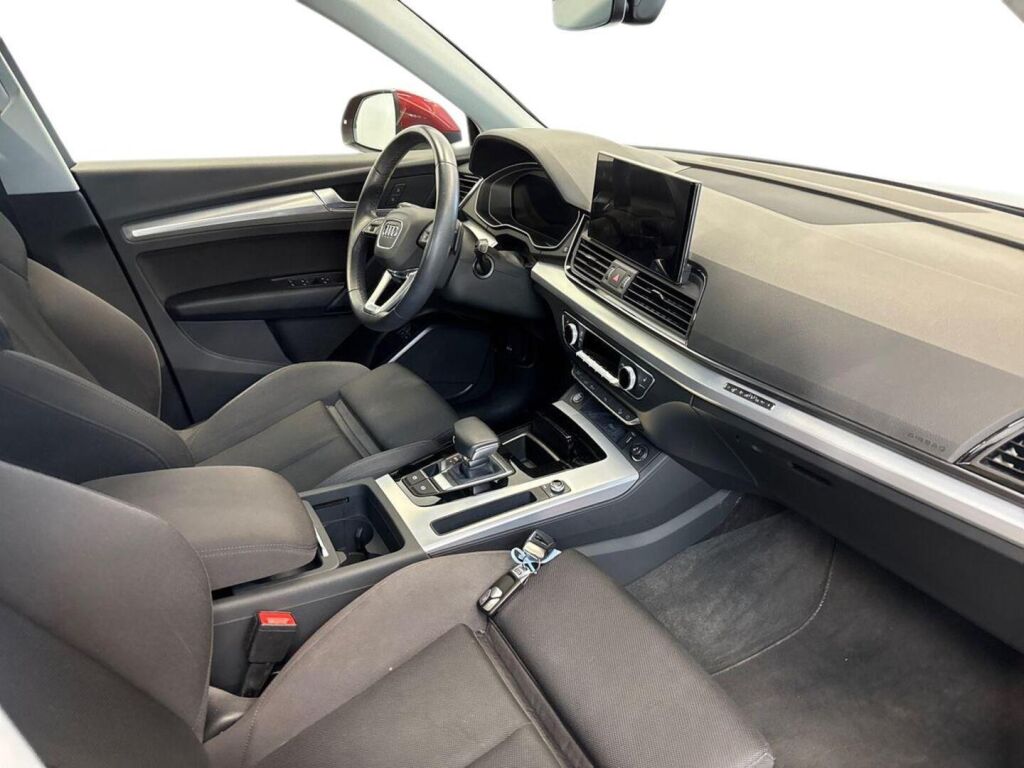 Audi Q5 2023 Punainen