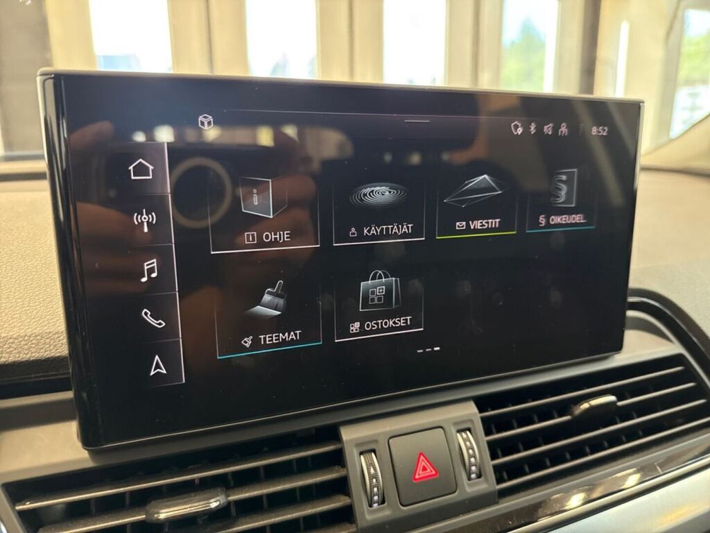 Audi Q5 2023 Punainen