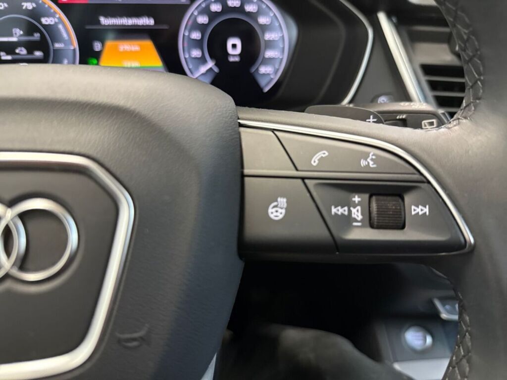 Audi Q5 2023 Punainen