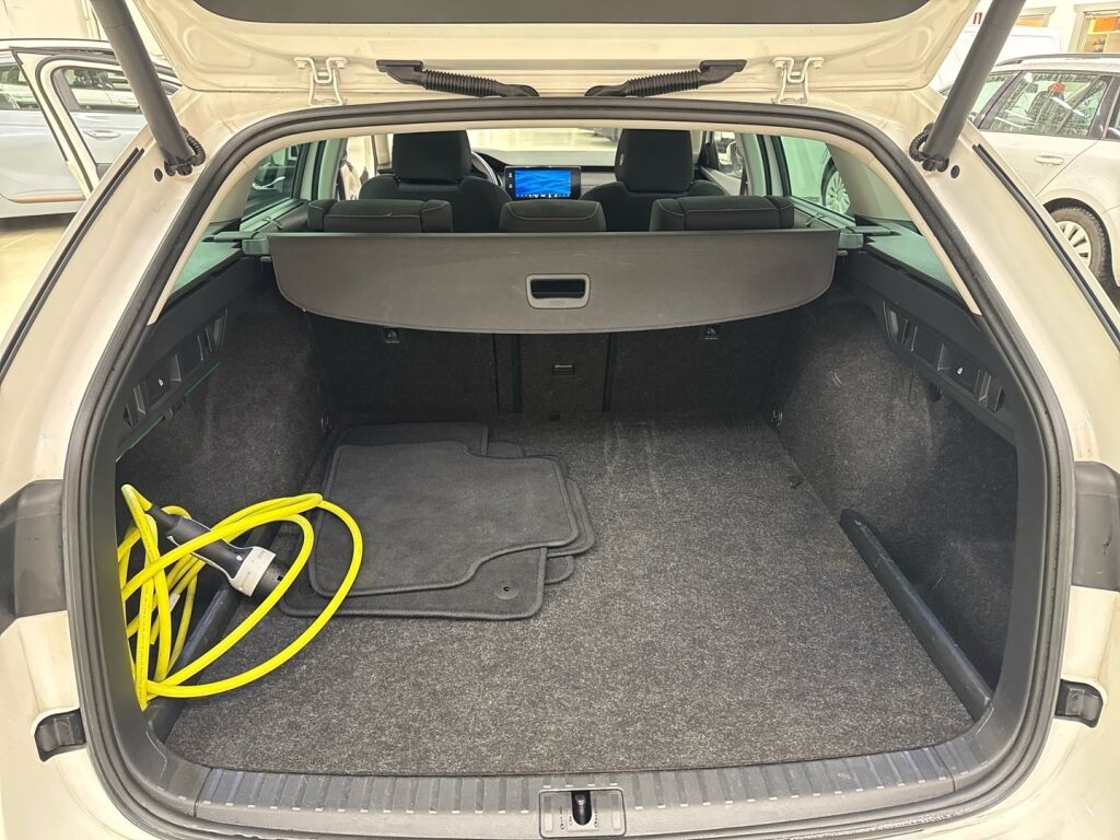 Skoda Octavia 2020 Valkoinen