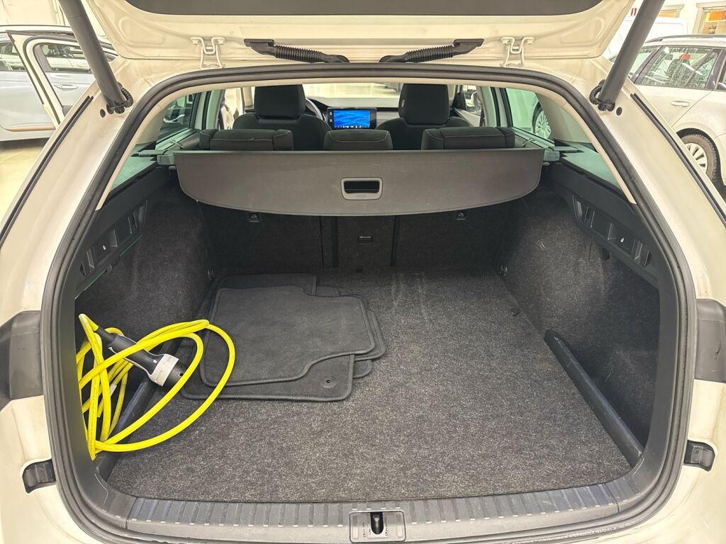 Skoda Octavia 2020 Valkoinen