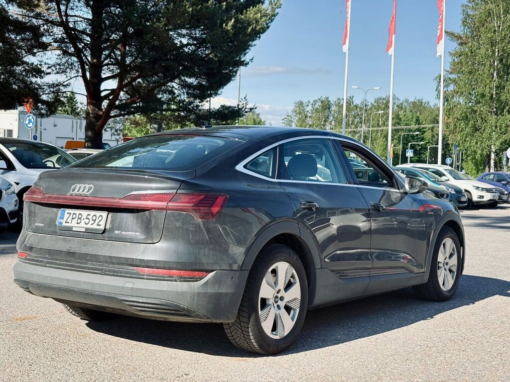Audi e-tron 2021 Musta