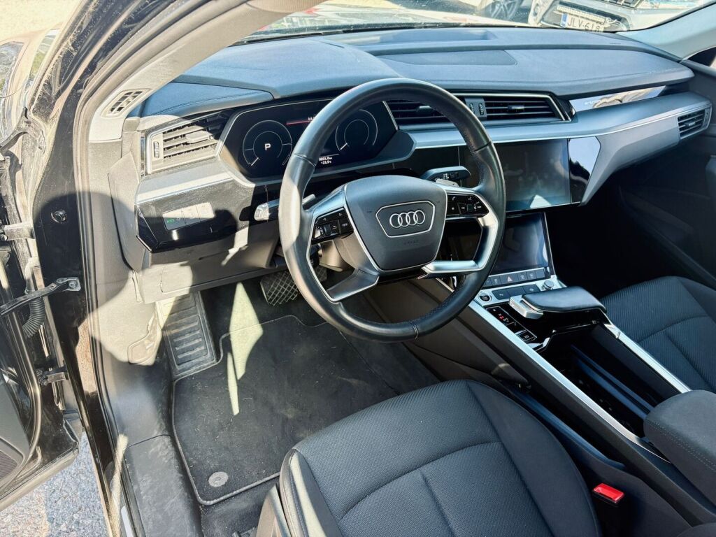 Audi e-tron 2021 Musta