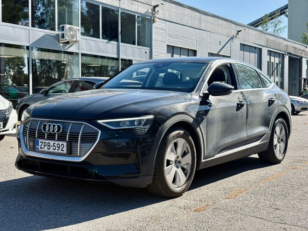 Audi e-tron 2021 Musta