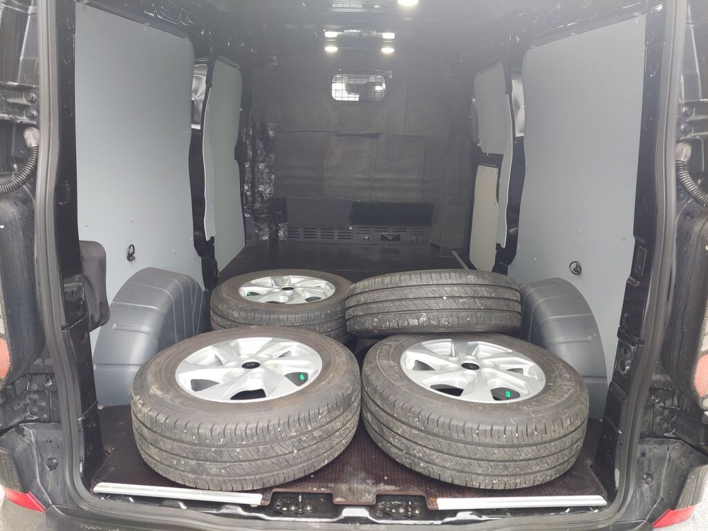 Ford Transit Custom 2025 Agate Black