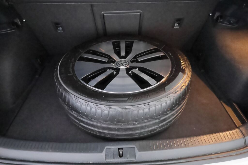 Volkswagen Golf 2019 Valkoinen