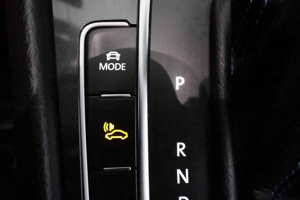 Volkswagen Golf 2019 Valkoinen