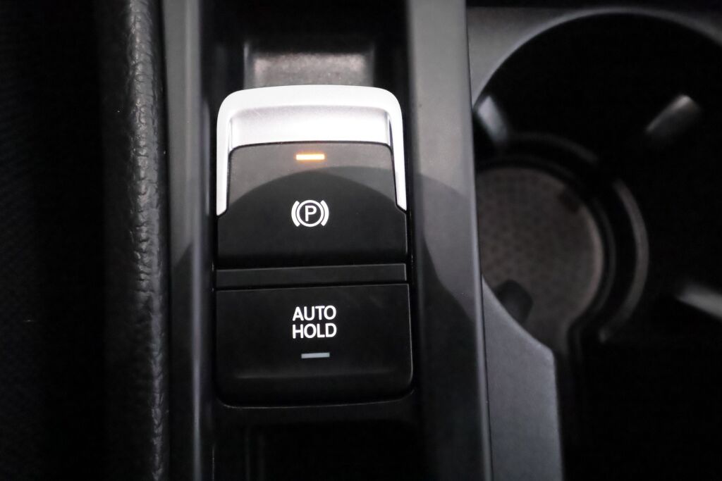 Volkswagen Golf 2019 Valkoinen