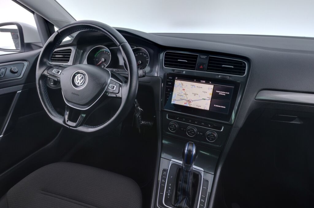 Volkswagen Golf 2019 Valkoinen
