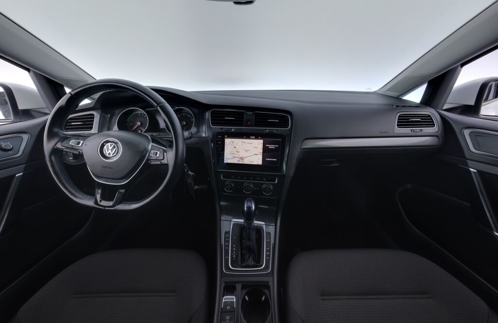 Volkswagen Golf 2019 Valkoinen