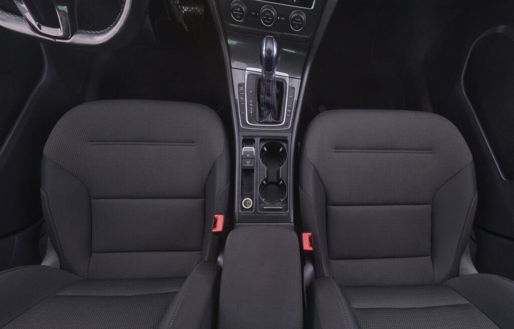 Volkswagen Golf 2019 Valkoinen