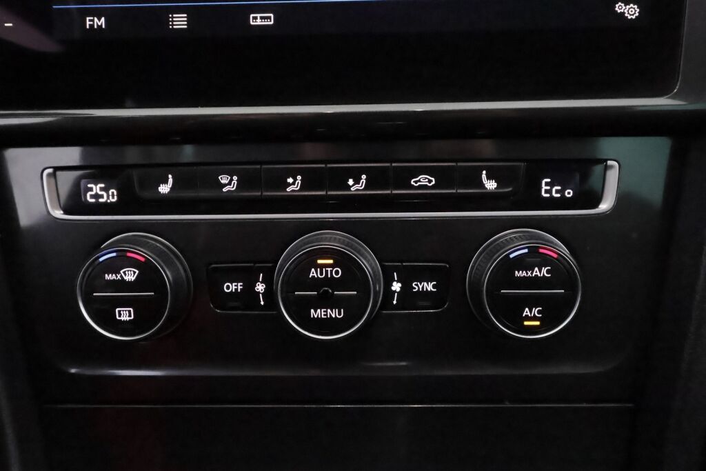 Volkswagen Golf 2019 Valkoinen