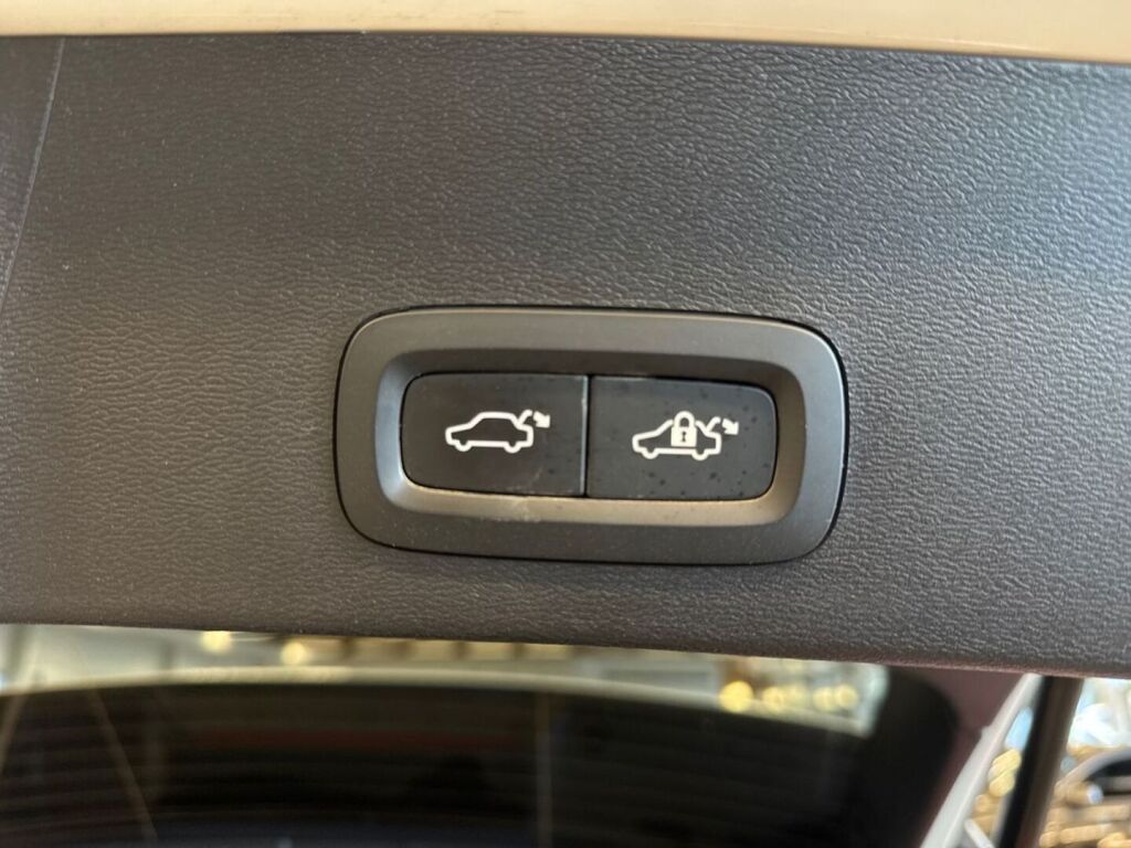 Volvo EX40 2025 Valkoinen